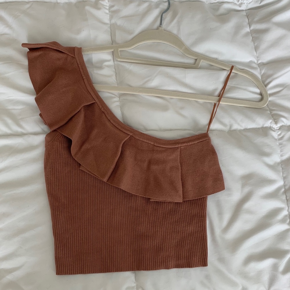 One shoulder rubbed ruffle crop top